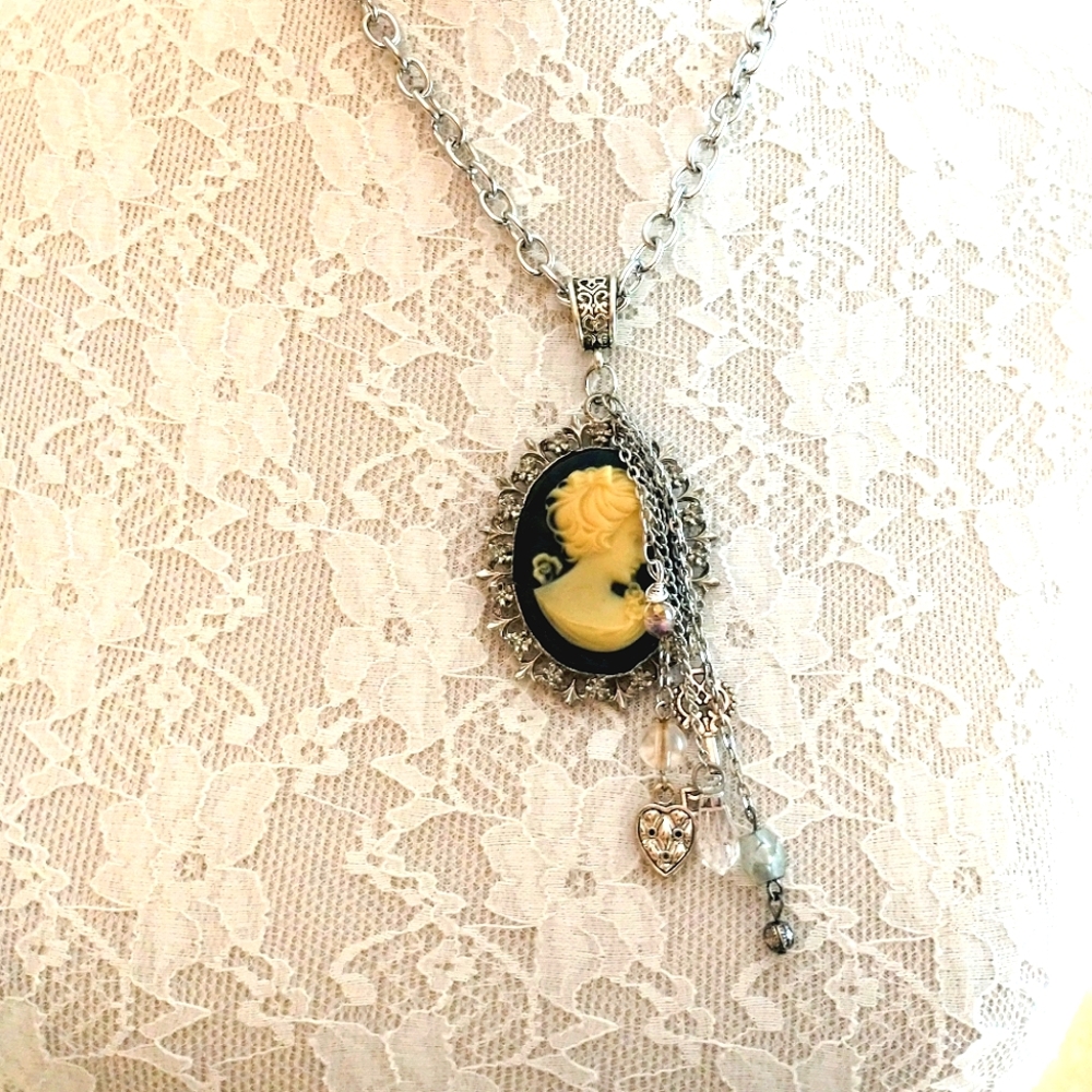 Elegant Silver Cameo Pendant Necklace